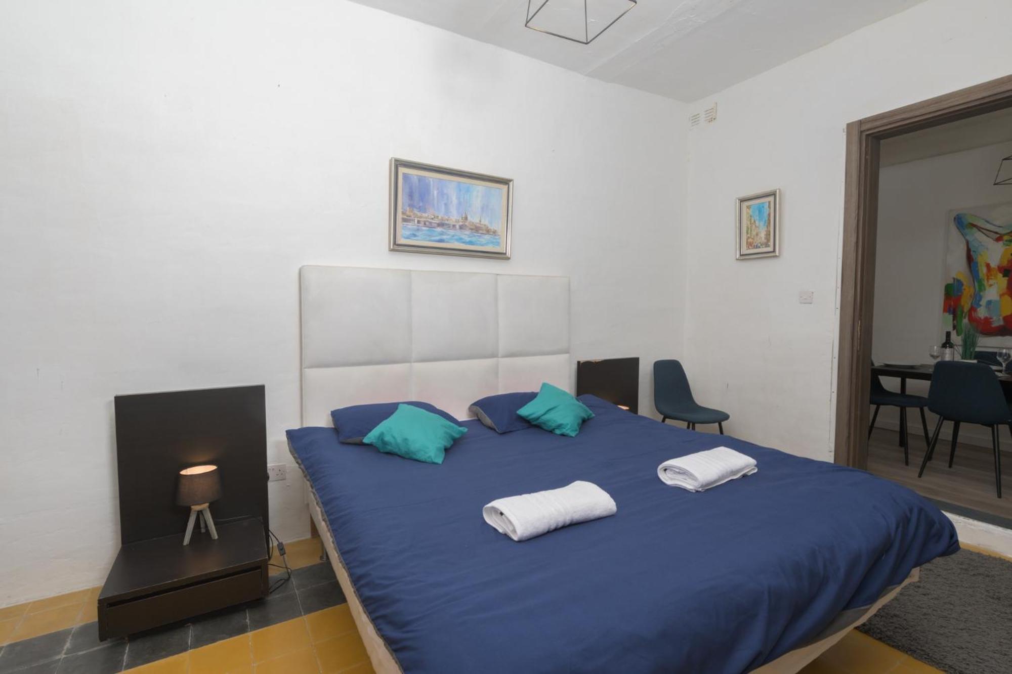 Stylish Valletta 2 Bedrooom City Centre Apartment With Terrace Exterior photo